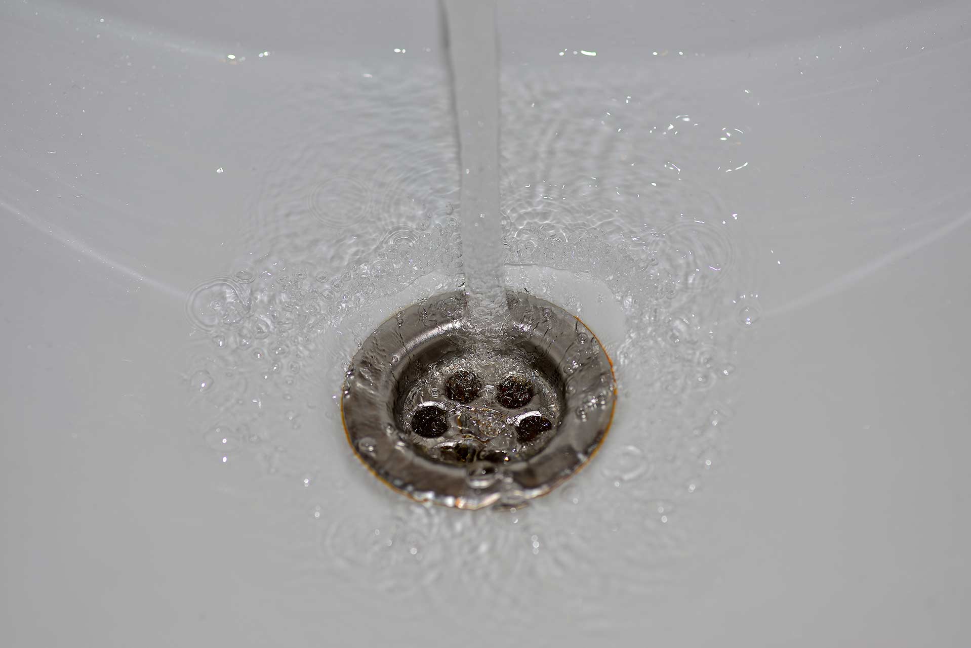 A2B Drains provides services to unblock blocked sinks and drains for properties in Ollerton.